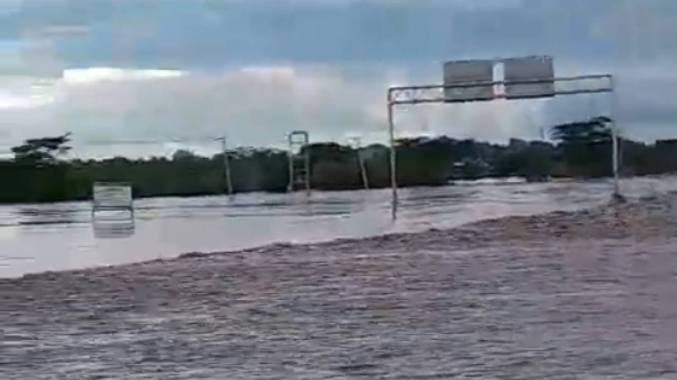 Section of Kangundo Road near the Athi River Bridge flooded. PHOTO/COURTESY
